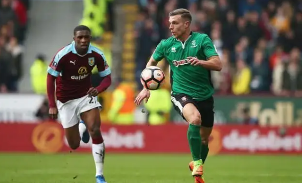 邮报：利物浦开会讨论了卡拉格的报道方式，队内多人对他不满